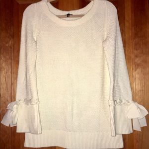 Ivory sweater with 3/4 length sleeves and bows
